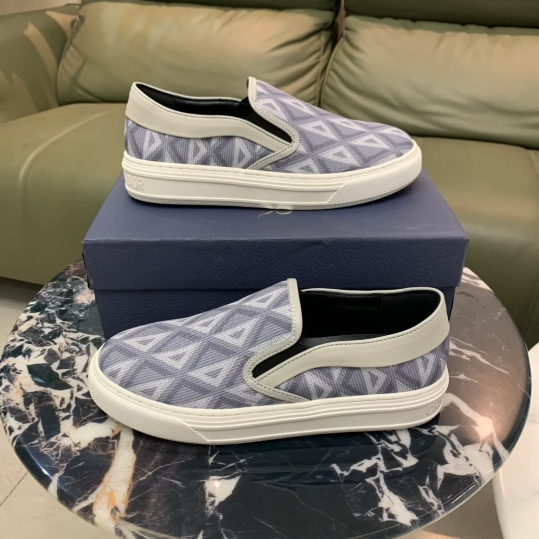 Men's men's shoes 💰360, Dior series casual shoes 👟🔥🕷🕷【Dior】Dior New casual men's shoes are launched in Hong Kong counters. Official website 1:1 production. Original Italian materials. Designed by European and American masters. Perfect shape to create counter quality, solid color rubber wear-resistant outsole and classic dazzling head! Super versatile and very comfortable. High-end without losing taste, fashionable and novel! ! Absolute focus! Code number: 38-45